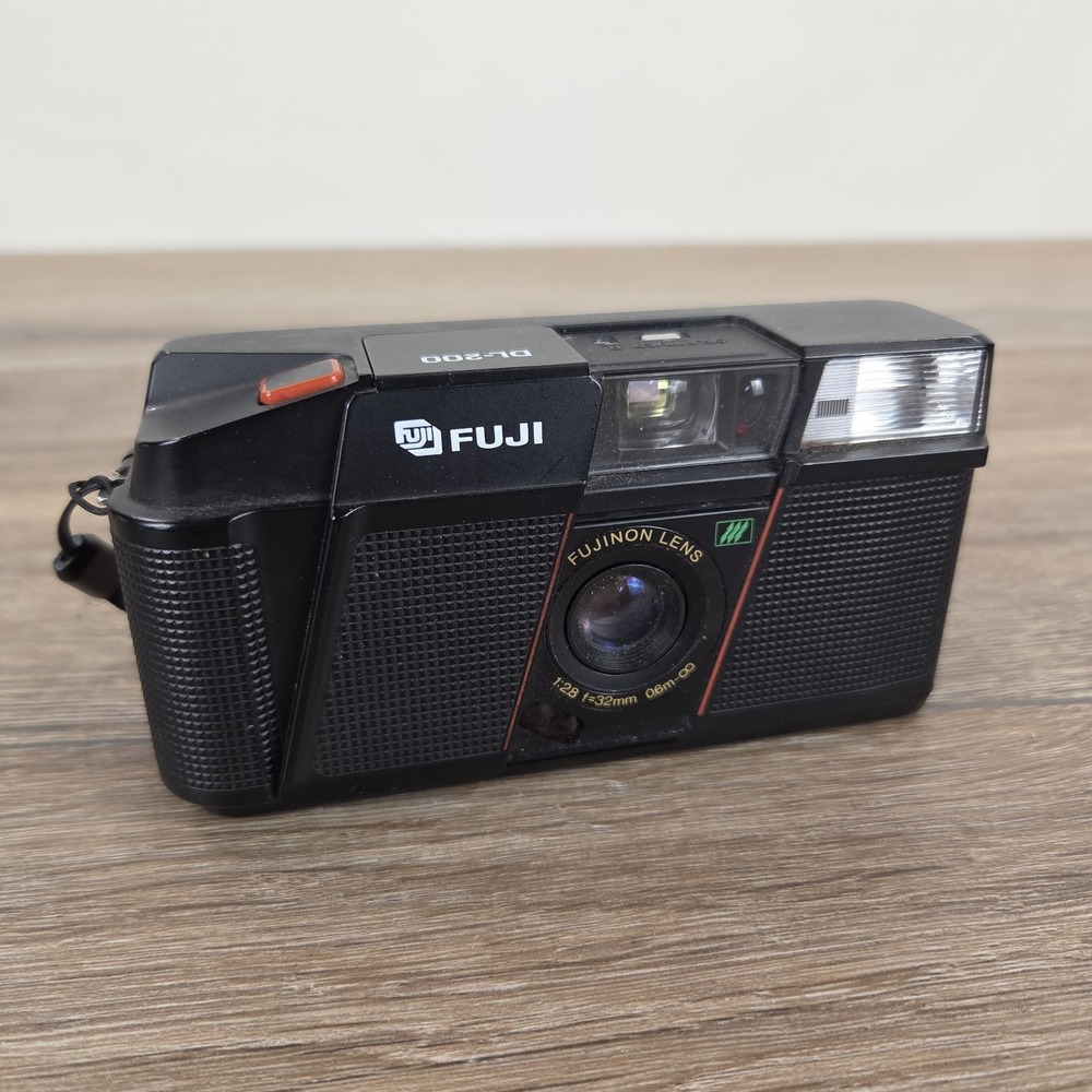 Fuji DL-200 Date Fujinon 32mm f2.8 point & shoot 35mm Film Camera | READ Battery